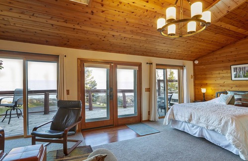 Schroeder Apartment | Cozy Schroeder Studio w/Deck on Lake Superior