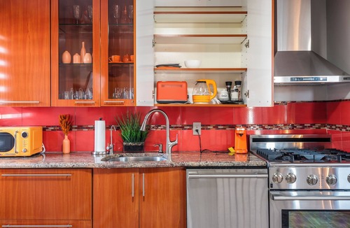 Sea Gate Apartment | Cozy Seagate apartment with AC near the beach and transit.