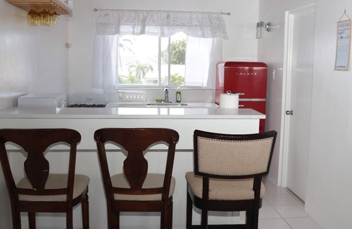 Dickenson Bay Condo | Cozy Seaside studio condo with Balcony, AC and WiFi in awesome Antigua