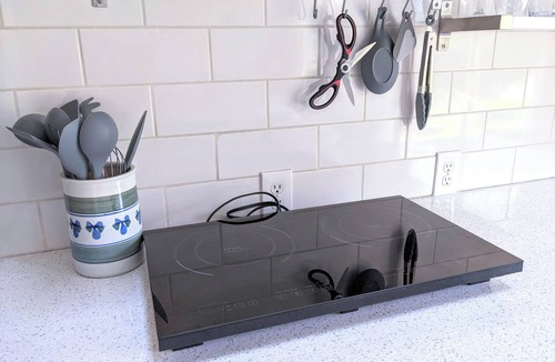 Marblehead Apartment | Cozy Seaside studio in charming Marblehead with AC, WiFi. Short walk to downtown