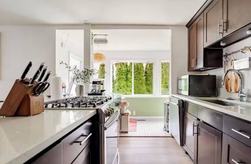 Loyal Heights Villa | Cozy Seattle Hideaway – Space for Family & Friends