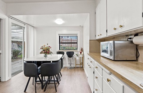 Wallingford House | Cozy Seattle Stay Near UW & Green Lake Walk to Parks & Cafés