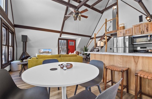 Mauston Cabin | Cozy Secluded A-Frame Cabin with Hot Tub & Fire Pit Near Dells & Mauston