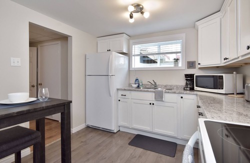 Dieppe Apartment | Cozy separate basement appartment in a safe and quiet neighborhood