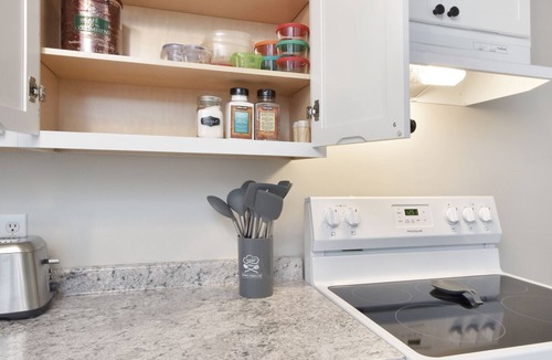 Dieppe Apartment | Cozy separate basement appartment in a safe and quiet neighborhood