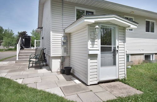 Dieppe Apartment | Cozy separate basement appartment in a safe and quiet neighborhood