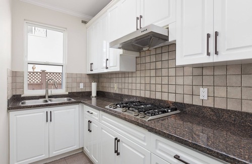 Richmond City Centre Apartment | Cozy Silver Ensuite in a Luxury House -Next to Richmond Center