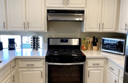 Woodbridge House | Cozy Single Level 3 Bed 2 Bath Home in the Heart of Irvine
