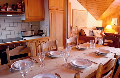 Morillon Apartment | Cozy Ski Loft next to Gondola Hiking Biking Lake Family Friendly Sleeps 10