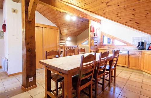 Morillon Apartment | Cozy Ski Loft next to Gondola Hiking Biking Lake Family Friendly Sleeps 10