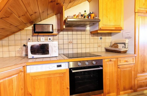 Morillon Apartment | Cozy Ski Loft next to Gondola Hiking Biking Lake Family Friendly Sleeps 10