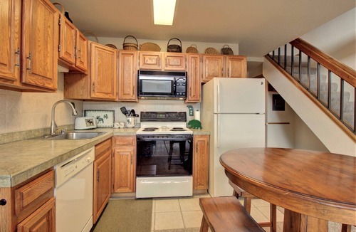 Wildernest Condo | Cozy Ski Studio With Breathtaking Views! DD402E