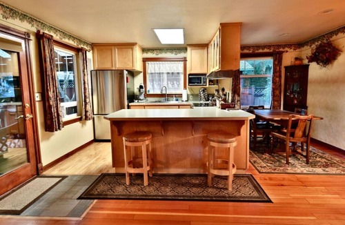 Beaver Apartment | Cozy Sol Duc River Riverfront Retreat w/Hot Tub