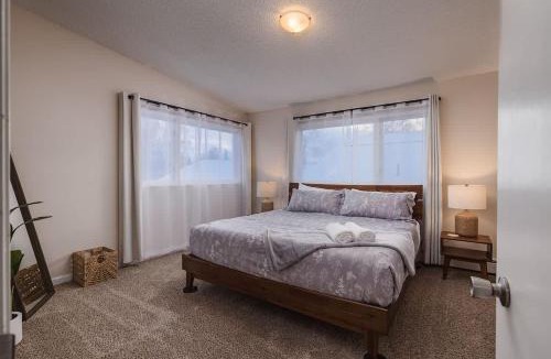 South Addition Apartment | Cozy South Addition Downtown Getaway - King Beds