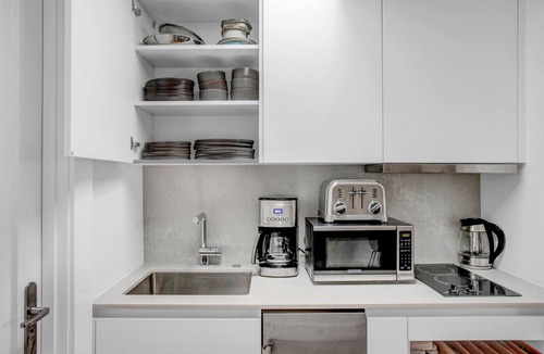 Columbus Apartment | Cozy South End Studio near T, Shops + Dining, by Blueground