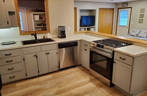 South Haven Cottage | Cozy South Haven Cottage. Short walk to beach. Family and pet friendly!