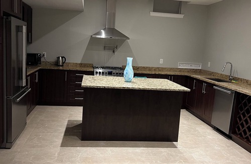 Vaughan House | Cozy & spacious 2 bedroom basement apartment just 16 minutes from the airport.