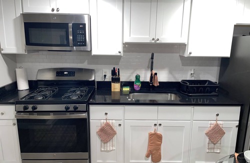 New Haven House | Cozy & Spacious/3 Min Walk to Yale Hospital