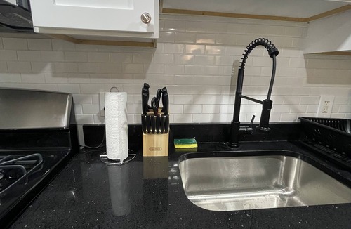 New Haven House | Cozy & Spacious/3 Min Walk to Yale Hospital