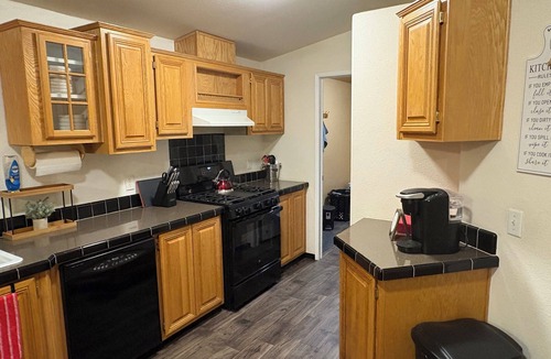 Albany House | Cozy, Spacious 3BR Retreat in North Albany Family-Friendly, Near OSU & Wineries