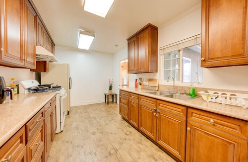 West Covina House | Cozy, spacious 4B4B house with high-speed internet near Disney
