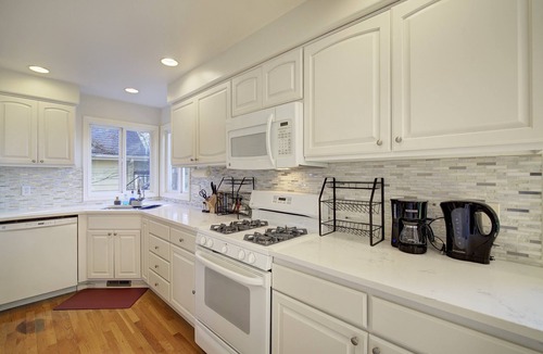 Meadowbrook House | Cozy & Spacious 4br TV/Private Patio/Wifi/Garden