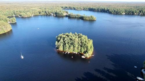 Brantingham House | Cozy Spacious Cottage on Private Island for an Unforgettable Family Adventure on Brantingham Lake, New York