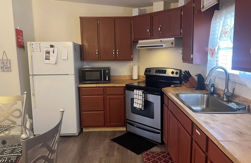 Bracey House | Cozy & Spacious Home minutes to Lake Gaston and 15 mins to South Hill