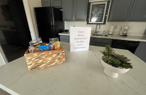 Queen Creek House | Cozy spacious modern guest house in charming Queen Creek with AC & WiFi