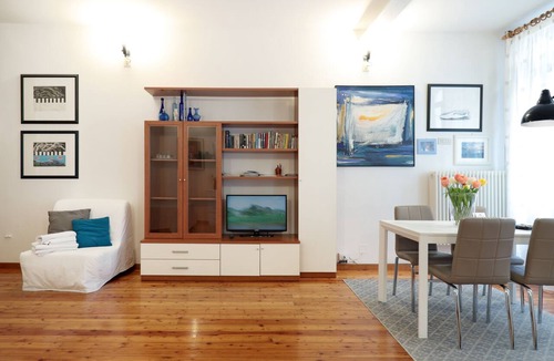 City Center Padova Apartment | Cozy spacious open space in Padua pedestrian area