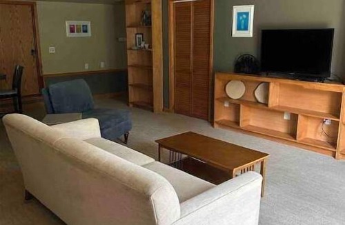 Carriage Hills Apartment | Cozy, Spacious, Private Rocky Mountain Guest Suite
