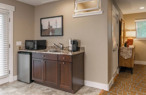 Mount Dora Apartment | Cozy Spacious Studio! Lake views! 5min drive to DT Mt Dora!