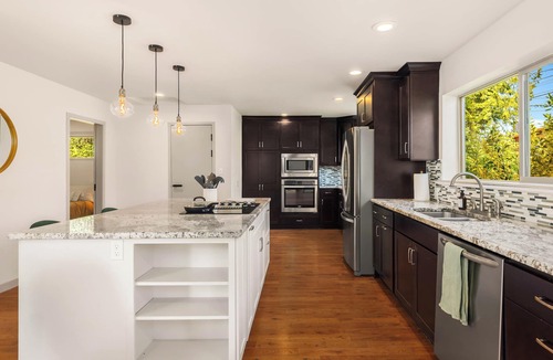 Mountlake Terrace House | Cozy & Spacious 3BR/2BA Family Home. Easy I-5 Access.
