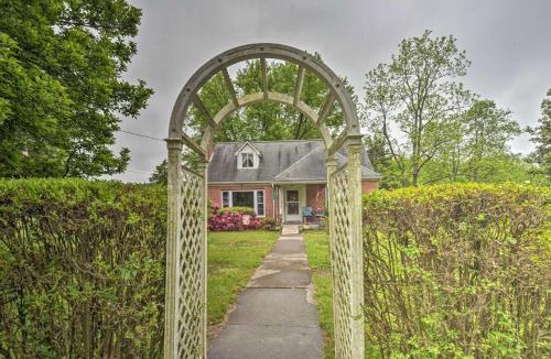 Springfield House | Cozy Springfield Family Home w/Fire Pit
