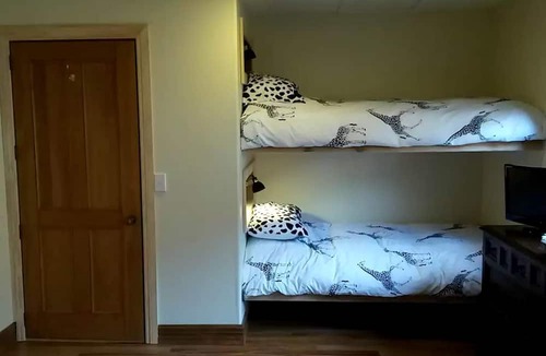 Springfield Cabin | Cozy Springfield Getaway near Prime Ski and Climbing Routes in Canterbury, New Zealand