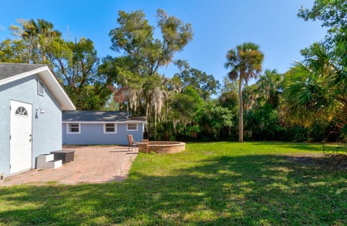 Village Of Melrose House | Cozy Starfish Cottage