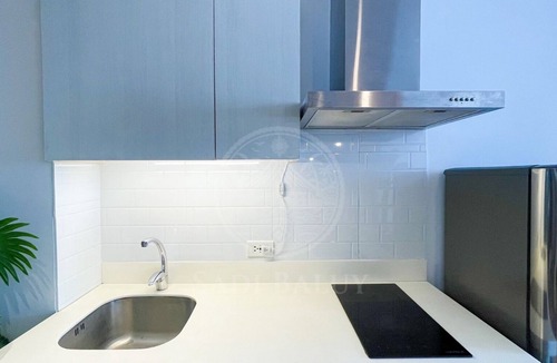 Mandaluyong Condo | Cozy Stay 3 min to Rockwell with City View, Pool, Parking
