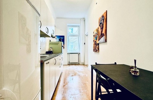 Rudolfsheim-Funfhaus Apartment | Cozy Stay in Shared Apt Short Walk to Westbahnhof