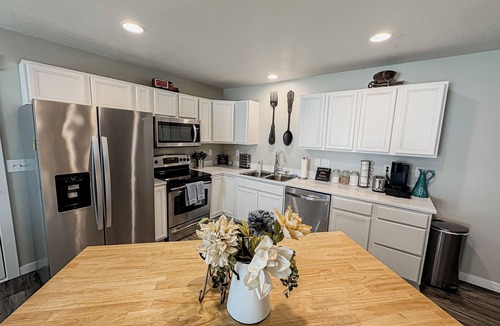 Independence House | Cozy Stay in Wine Country
