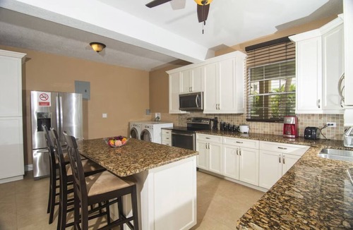 Estate Kings Quarter Villa | Cozy stay, next to lookout and 10 minutes for Magens Bay Beach