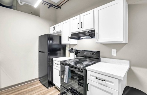 Mission Apartment | Cozy Stay Power Light Area Pool w Free Parking
