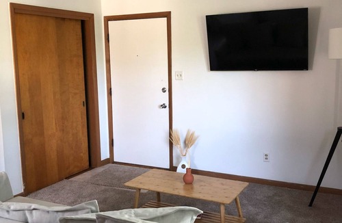 Delaware Apartment | Cozy stay within one mile of downtown Delaware’s shops, restaurants and pubs.