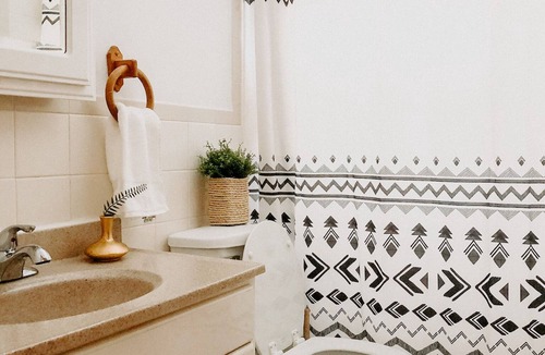 Delaware Apartment | Cozy stay within one mile of downtown Delaware’s shops, restaurants and pubs.