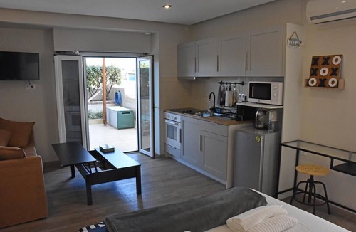 Rafina-Pikermi Apartment | Cozy studio 50m from the beach of Rafina & 700m from the port