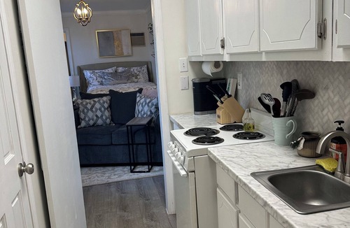 Seminary House | Cozy studio apartment just outside of Hattisburg in a country setting!