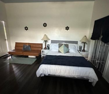 East Naples House | Cozy studio apartment with AC in Naples, just minutes from the beach