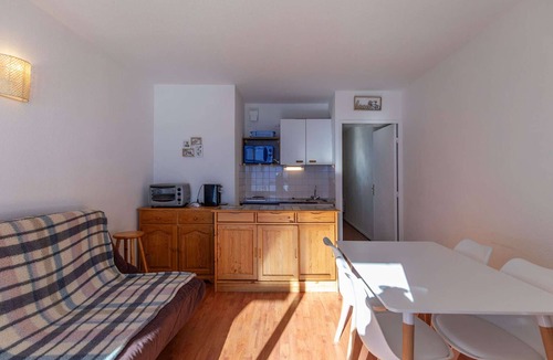 La Mongie Apartment | Cozy Studio Cabin for 4 - Ski-In/Ski-Out, Parking, South-Facing Balcony