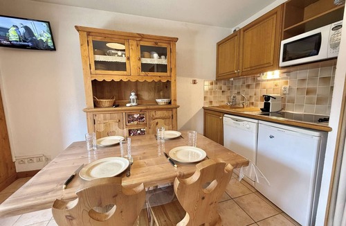 Praz-sur-Arly Apartment | Cozy Studio Cabin in Praz-Sur-Arly - Up to 4 Guests, Near Village Center and Ski Lifts