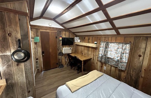Christopher Creek House | Cozy Studio Cabin in the Heart of Christopher Creek, Perfect for an Arizona Getaway in Nature