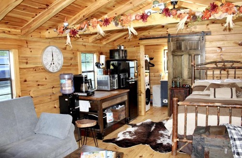 Kerr House | Cozy Studio Cabin Surrounded by Nature for a Peaceful Getaway near Gallipolis, Ohio